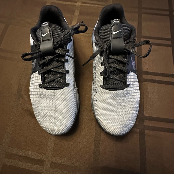 Nike metcon 8 woman’s training sneaker - Picture 2 of 8
